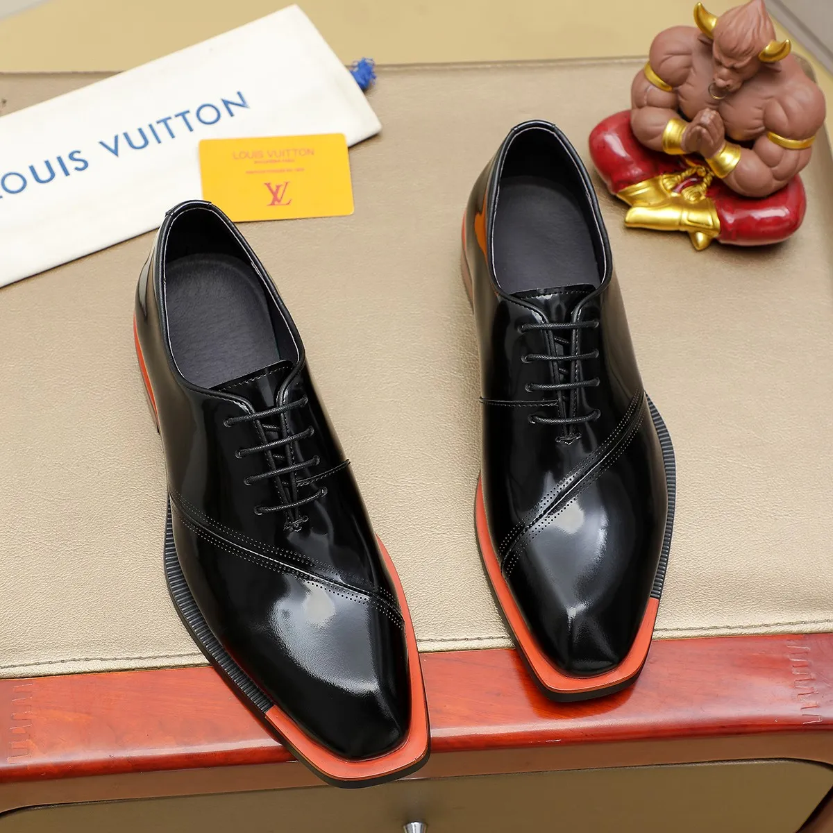 Men's shoes 💰620 💰 Louis Vuitton LV ® Autumn and Winter 🆕 models 🔛Full shoe counter First layer cowhide, 🐂leather lined casual shoes for men, super soft outsole, essential for driving. Counter synchronized original first layer cowhide completely 1:1 mold customization 🌹Top version, 2 colors available! Number: 38-45 (37.46. Customized)